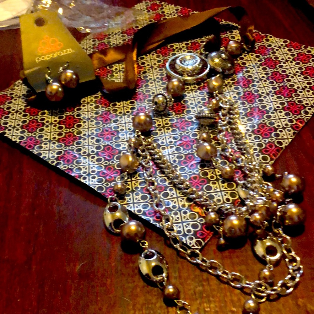 Necklace and earring set
